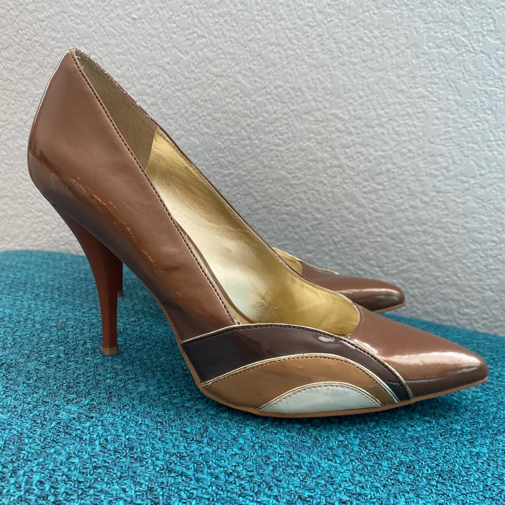 💕BCBG Vintage Inspired Pointed Toe Heels Size 7/37
